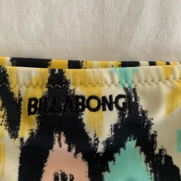🤩MAKE OFFERS🤩 BILLABONG bikini bottoms!! - Picture 3 of 5